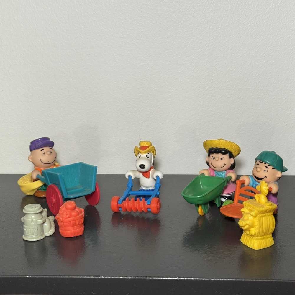 Vintage Fisher Price Little People Peanuts Charlie Brown Snoopy Lucy Lot